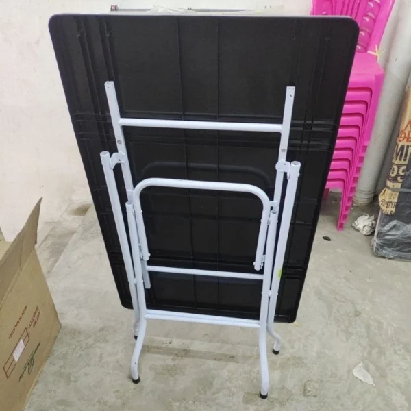 Foldable Plastic Dining Table